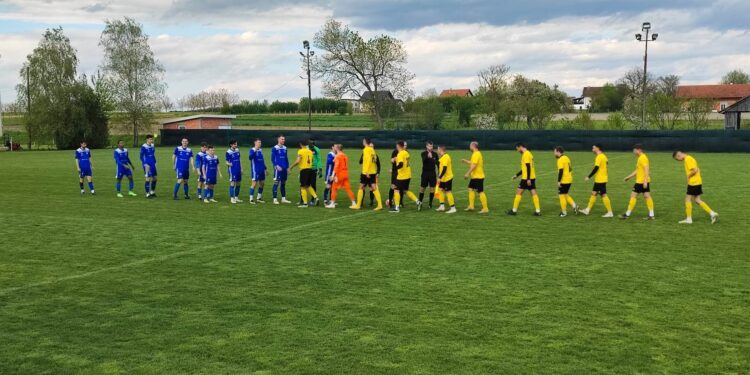 NK Dinamo - NK Garić