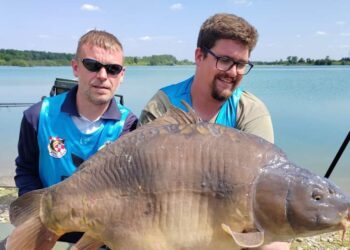 Šaranska ekipa Slavija Severin C&R ulovila je na Ontariu i šaran teškog 29,25 kg (Foto Siniša Slavinić)