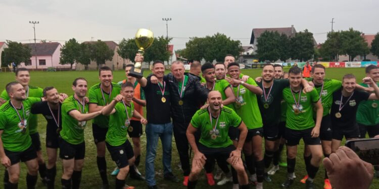 [VIDEO/FOTO] Ludilo u Hercegovcu, Hajduk primio trofej za prvaka; Rovišće preskočilo Trnski, a evo tko ispada iz lige