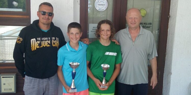 TK Feniks (Facebook)