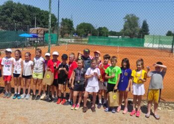 [FOTO] Daruvarski tenisači i tenisačice na turnirima u Križevcima i Požegi, ali i izvan granica Hrvatske