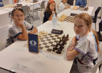 Renata Hranilović (desno)