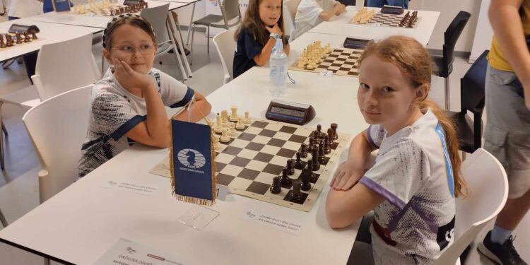 Renata Hranilović (desno)