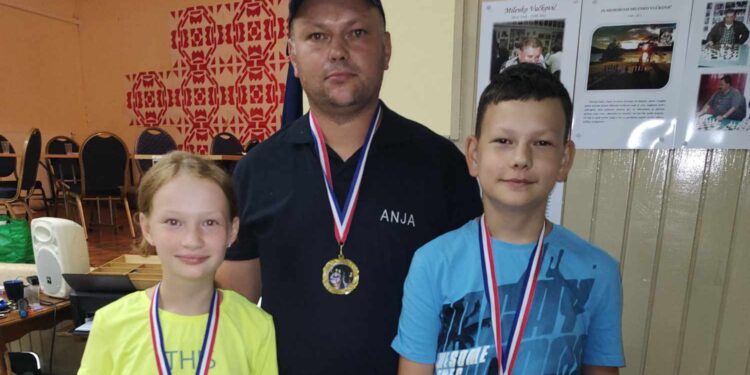 Renata, Tihomir i Renato Hranilović