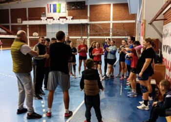 Dario Hrebak i rukometašice Bjelovara