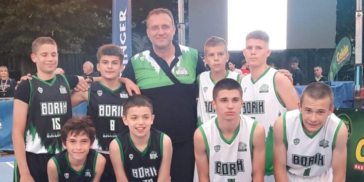 Ivan Šiprak s najmlađim snagama KK Borik