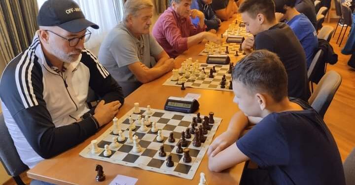 Garešnički šahisti zauzeli mjesta na postolju na jakom turniru u Lipiku, bravo za Ognjena i Renata!