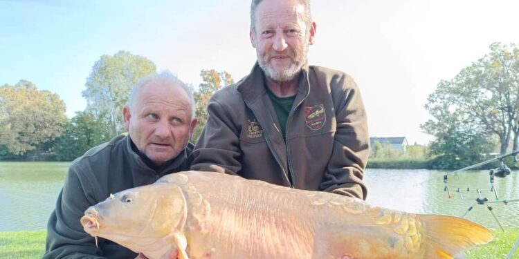 Ekipa ŠRD Amur Narta na bajeru Bročice ulovila je šarana teškog 15,21 kg