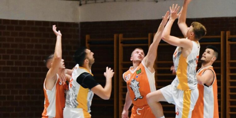 KK Vedi - KK Radnik (Fotografije Košarkaški savez KKŽ)