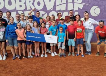 [FOTO] Na državnom Mastersu u Dubrovniku, mladi tenisač Daruvara popeo se na postolje; Jakove, svaka čast!