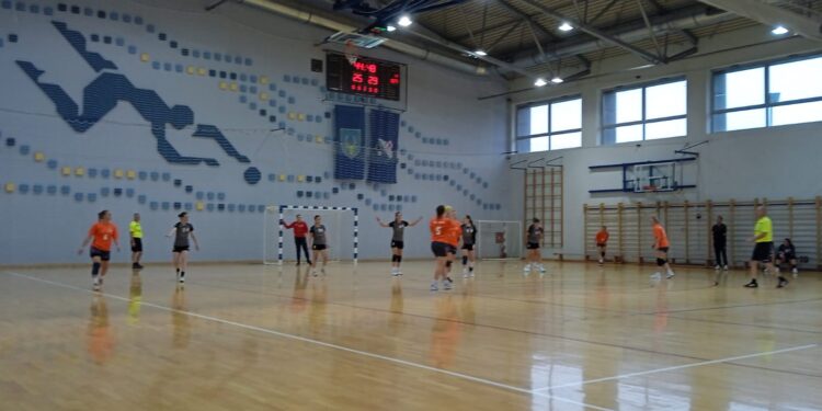 [FOTO] Rukometašice Garešnice dobro su se držale protiv favoritkinja, a druga ekipa Bjelovara pala u Cerni