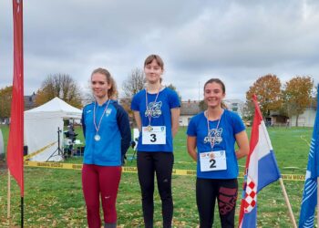 Iz atletike nam u Bjelovar dolaze zlato i bronca, nije ih zaustavilo hladno vrijeme i natopljena staza