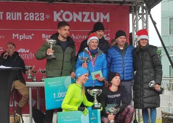 Antonio Pavliš iz AK Borik prošao kroz cilj kao prvi na utrci Zagreb Advent Run