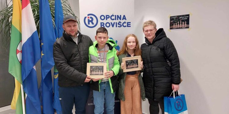 Nova priznanja za garešničku obitelj Hranilović, u dobrom svjetlu predstavili se bjelovarski šahisti