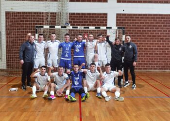 Juniori MNK Bjelovar poput tornada otpuhali goste iz Zagreba i ostali u borbi za sam vrh