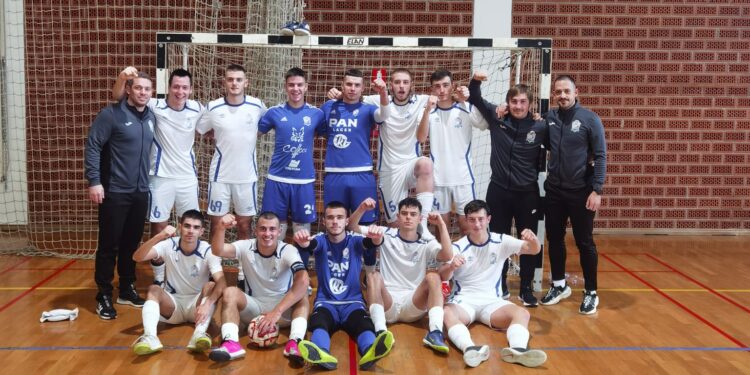 Juniori MNK Bjelovar poput tornada otpuhali goste iz Zagreba i ostali u borbi za sam vrh