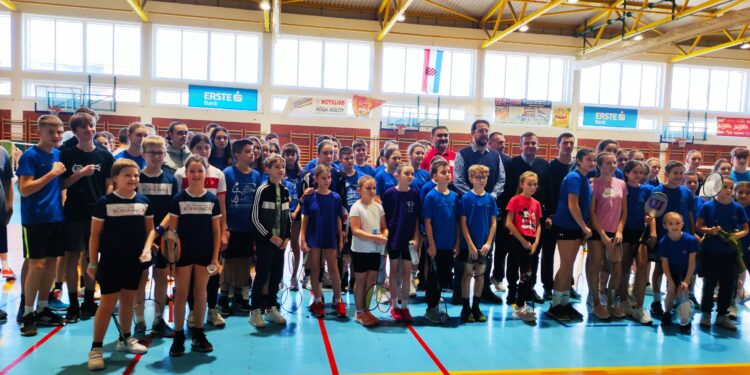 [FOTO] Praznik badmintona u Bjelovaru, regionalni Masters te igrači i igračice iz cijele Hrvatske