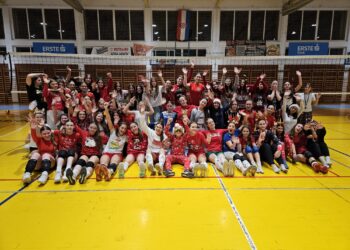 [FOTO] Zadnji trening odbojkašica ŽOK Bjelovar u 2023. u duhu Božića – poseban dress code, poklončići, pjesme…