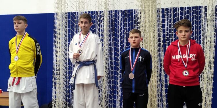 [FOTO] Nova berba medalja za daruvarske karatiste, briljirao je Emanuel Kozina s dva zlata