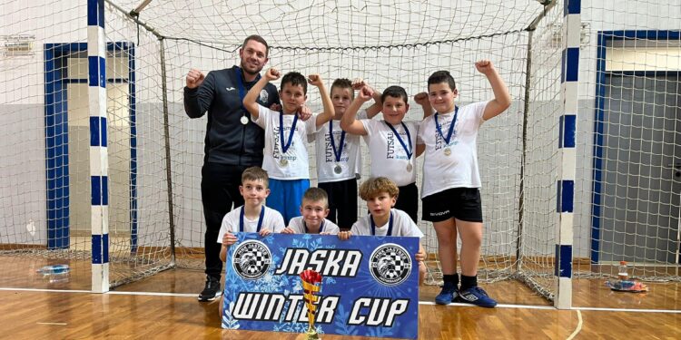 Najmlađi članovi MNK Bjelovar odigrali uspješno na Jaska Winter Cupu, u klub je stigao novi trofej