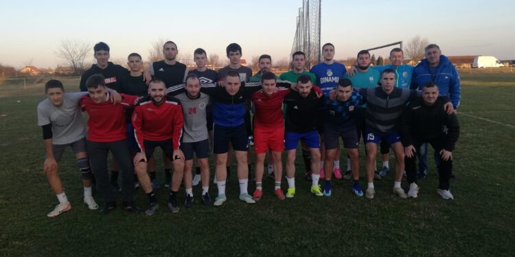 [FOTO] Ako je suditi po broju igrača na prvom treningu za NK Brestovac dolaze bolji dani