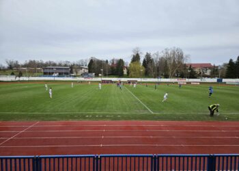 Bjelovarski nogometaši propustili ‘nokautirati’ lidera, NK Radnik preokretom kaznio goste za promašene zicere