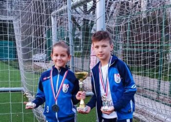 Mali nogometaši NK Bjelovar srebrni u super jakoj ligi u Zagrebu, a dva su talenta izabrana u naj momčad