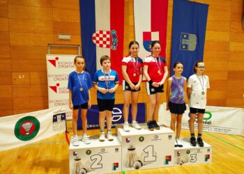 Novi uspjesi Badminton kluba Bjelovar, Lora i Tia popele se na postolje