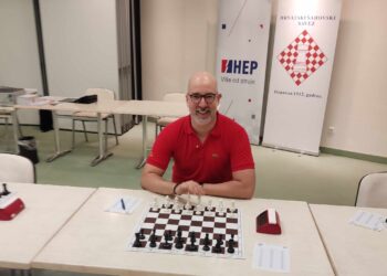 Pothvat Ognjena Matka! Sa crnim figurama svladao jednu od najboljih šahistkinja svijeta