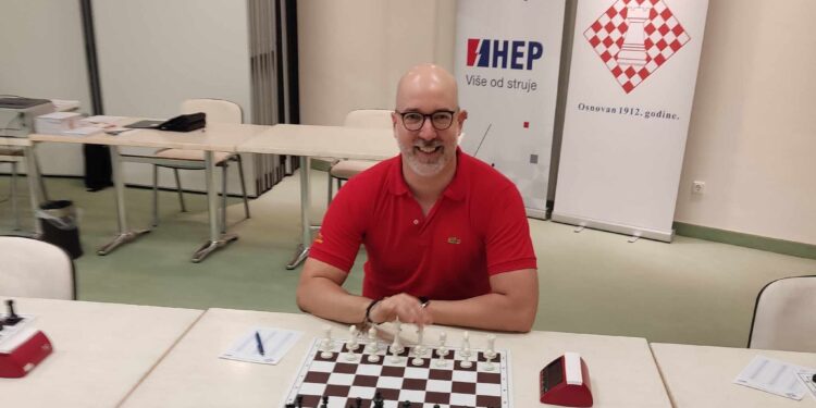 Pothvat Ognjena Matka! Sa crnim figurama svladao jednu od najboljih šahistkinja svijeta