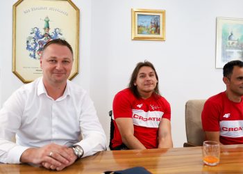 Župan Marko Marušić i gradonačelnik Zlatko Mađeruh poželjeli sreću trofejnom paraolimpijcu Deniju!