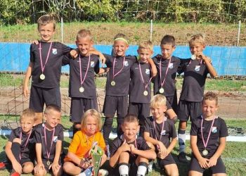 Nogometaši Garića (U-9) podigli pobjednički trofej na Metalac kupu u Sisku, u finalu je to bila nogometna rapsodija