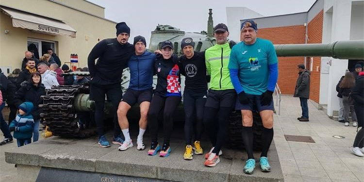 Policijski službenici Magdalena, Ante, Hrvoje, Luka, Stipe i Tomislav istrčali Memorijalnu utrku ‘U Vukovar s ljubavlju’