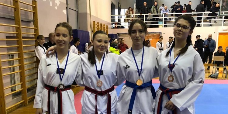 Za Foksiće na Adidas Maksimir kupu medalje sva tri sjaja