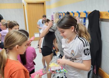 Sveti Nikola razveselio najmlađe rukometašice ŽRK Bjelovara
