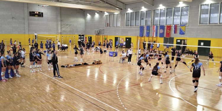 Odbojkaši Čazme i odbojkašice Bjelovara odigrali su prvi od dva turnira za prvake regije Sjever