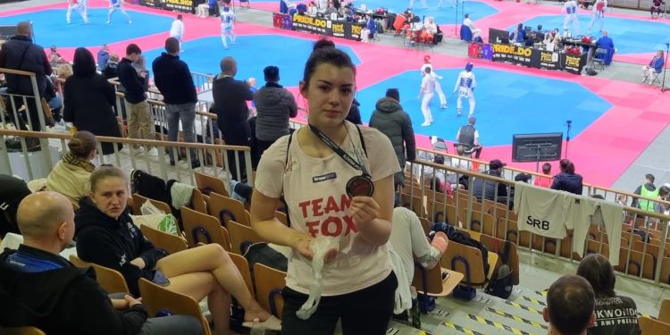 Čudesna Ema! Prvi put nastupila u seniorskoj konkurenciji i odmah medalja; nadamo se i da ozljeda nije ozbiljna