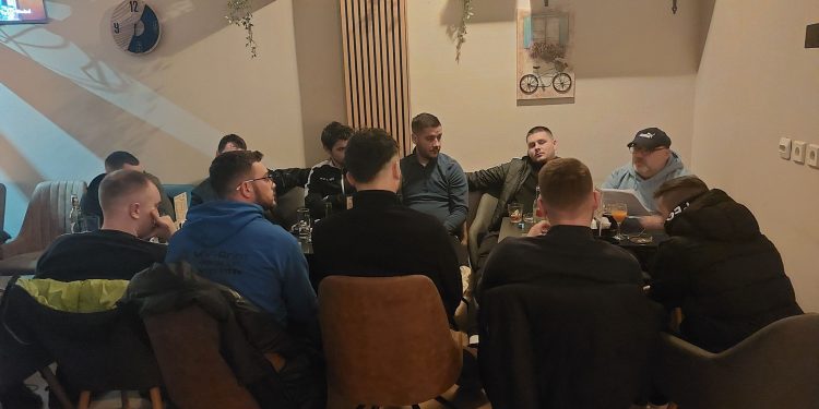 Nogometaši Bedenika prvu prozivku odradili u toplome kafiću, trener počastio, a evo tko je sve otišao i došao