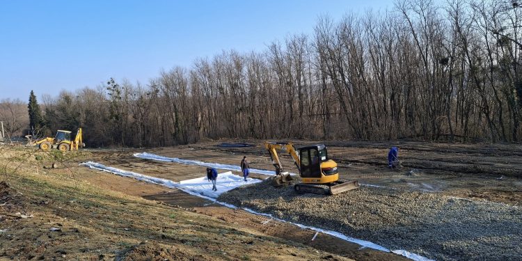 Započeli radovi! Kapela će dobiti malonogometno igralište s umjetnom travom, bit će mjesta i za odbojku i badminton