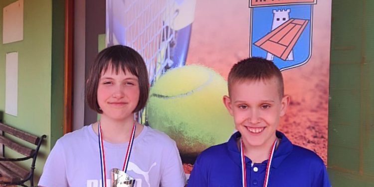 Mladi tenisači TK Feniks u Prelogu – Latici Petrušić pehar, a Eriku Sabi medalja